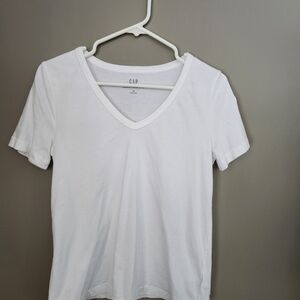 GAP Crisp White V-Neck T-Shirt 100% Organic Cotton